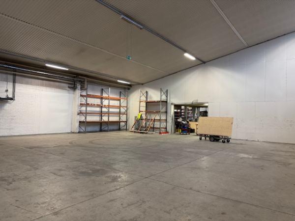 Kyl&auml;np&auml;&auml;ntie 4, Vantaa, 394 m&sup2; tuotanto, varasto