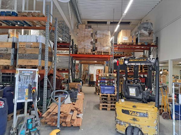 Voimalankatu 6, Riihim&auml;ki, 735 m&sup2; liiketila, varasto